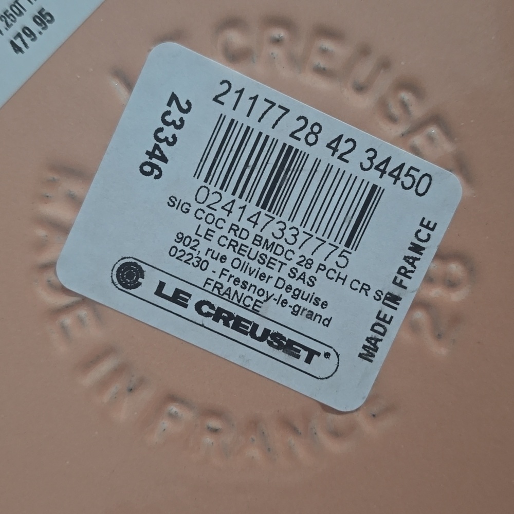 Le Creuset Signature Round Dutch Oven, 7.25 qt., Color Pêche, Retail $479.95 USD - Picture 12 of 16